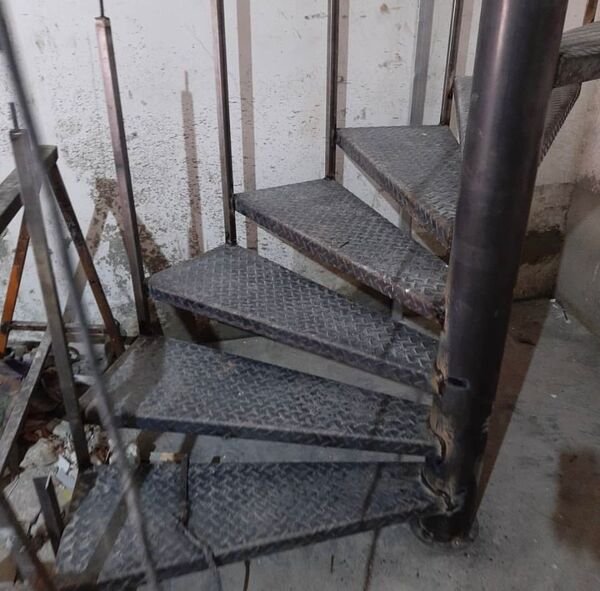 escada de ferro no Peri